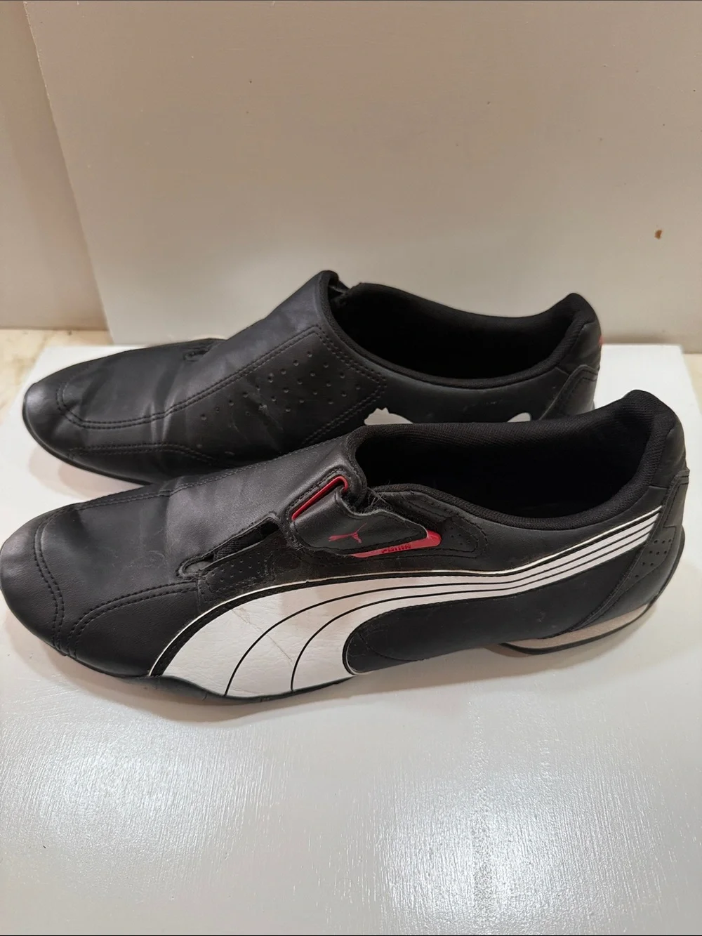 PUMA REDON MENS 13 MOVE DRIVING SHOES BLACK WHITE ADJUSTABLE CASUAL SNEAKERS